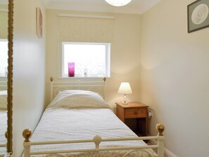 1 bedroom, bed sheets