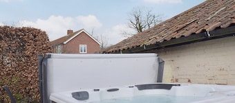 2 bedroom accommodation in Debenham, near Framlingham