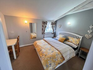 2 bedrooms, free WiFi, bed sheets, wheelchair access