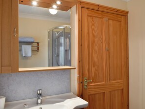 Towels - 1 bedroom accommodation in Manordeilo, near Llandeilo (Manordeilo, near Llandeilo)