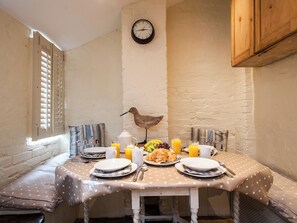 Dining - 2 bedroom accommodation in Aldeburgh (Aldeburgh)