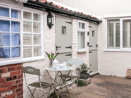 2 bedroom accommodation in Aldeburgh