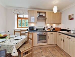 Dishwasher, highchair - 2 bedroom accommodation in Filey (Filey)