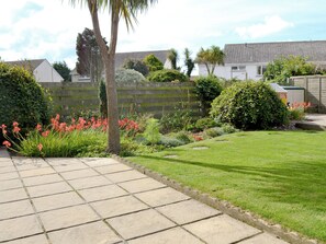 Property grounds - 3 bedroom accommodation in Newquay (Newquay)