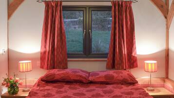 3 bedrooms, free WiFi, bed sheets, wheelchair access