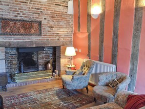 Fireplace - 3 bedroom accommodation in Lavenham (Lavenham)