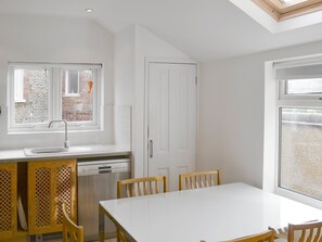 Dining - The Seahorses - UKC1067 (Sheringham)