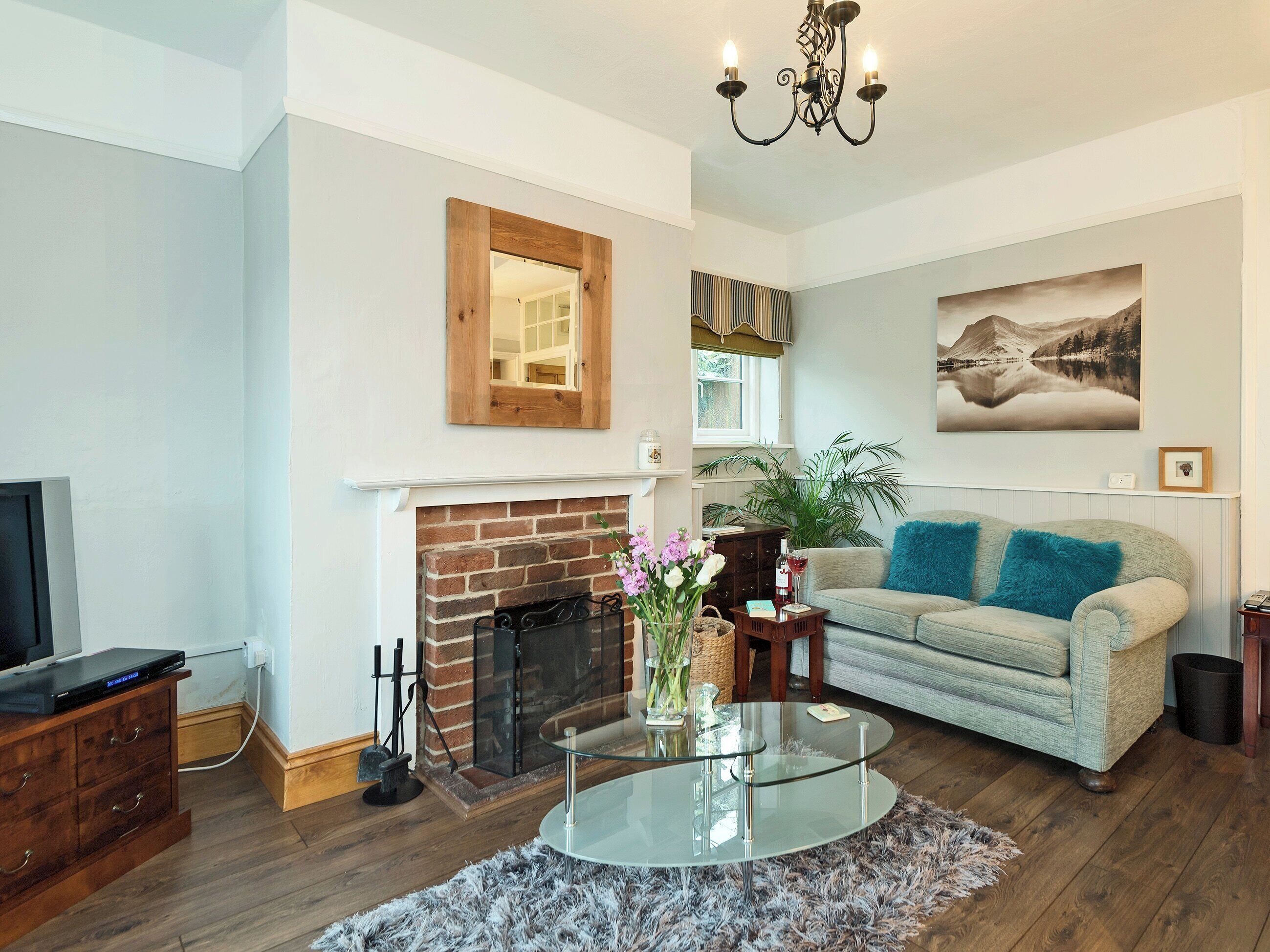 TV, fireplace