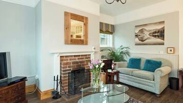 TV, fireplace
