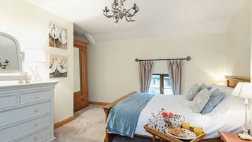 2 bedrooms, WiFi (free), bed sheets