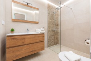 Bathtub, hair dryer, towels