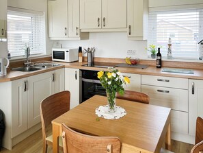 Dishwasher, high chair - 2 bedroom accommodation in Beadnell (Beadnell)