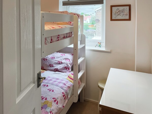 2 bedrooms, free WiFi, bed sheets - 2 bedroom accommodation in Beadnell (Beadnell)
