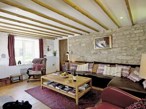 TV, fireplace - 4 bedroom accommodation in Glaisdale (Glaisdale)