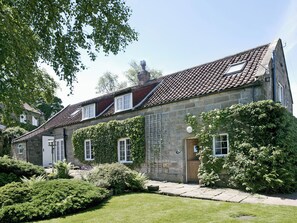 Exterior - 4 bedroom accommodation in Glaisdale (Glaisdale)