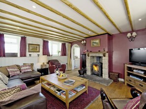 TV, fireplace - 4 bedroom accommodation in Glaisdale (Glaisdale)