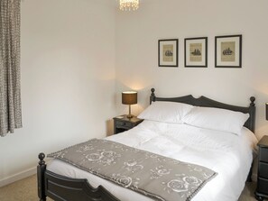 2 bedrooms, free WiFi, bed sheets - 2 bedroom accommodation in Roughton, near Cromer (Roughton, near Cromer)