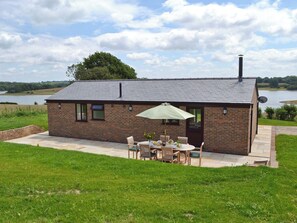 Outdoor dining - 2 bedroom accommodation in Wadhurst, near Tunbridge Wells (Wadhurst, near Tunbridge Wells)