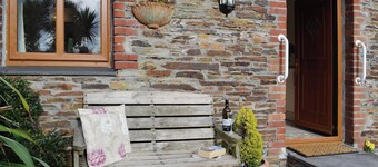 A well-appointed, single storey cottage, close to the pretty village of St.