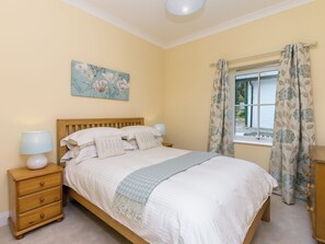 4 bedrooms, WiFi (free), bed sheets