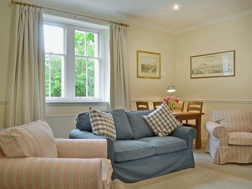 2 bedroom accommodation in Oakley, near Dunfermline