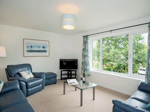 3 bedroom accommodation in High Littleton, near Bath