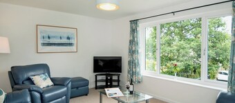 3 bedroom accommodation in High Littleton, near Bath