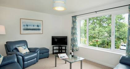 3 bedroom accommodation in High Littleton, near Bath