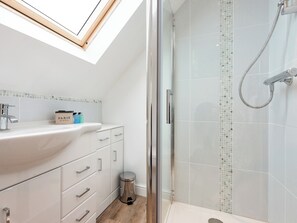 Towels - 1 bedroom accommodation in Mickleton, near Chipping Campden (Mickleton, near Chipping Campden)