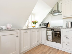 Dishwasher, cookware/dishes/utensils