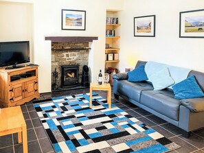 Fireplace - 2 bedroom accommodation in Nantlle, near Beddgelert (Nantlle, near Beddgelert)