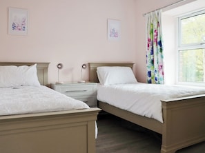 2 quartos, Wi-Fi de cortesia, roupa de cama