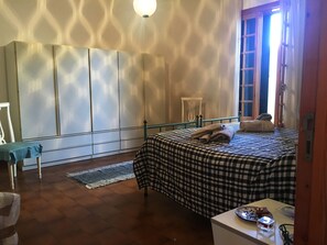 3 chambres, fer et planche à repasser, lit parapluie, Wi-Fi gratuit