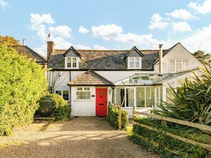 Exterior - 4 bedroom accommodation in Tiptoe, near Lymington (Tiptoe, near Lymington)