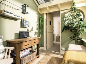 Interior - 4 bedroom accommodation in Tiptoe, near Lymington (Tiptoe, near Lymington)