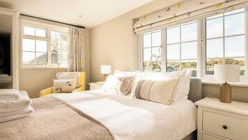 4 bedrooms, free WiFi, bed sheets