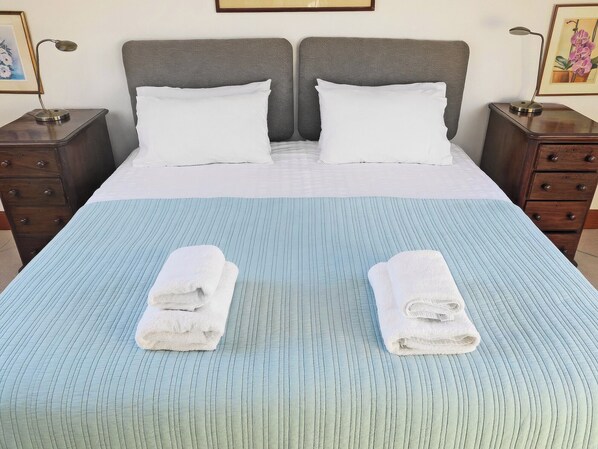 3 多间卧室、免费 WiFi、床单