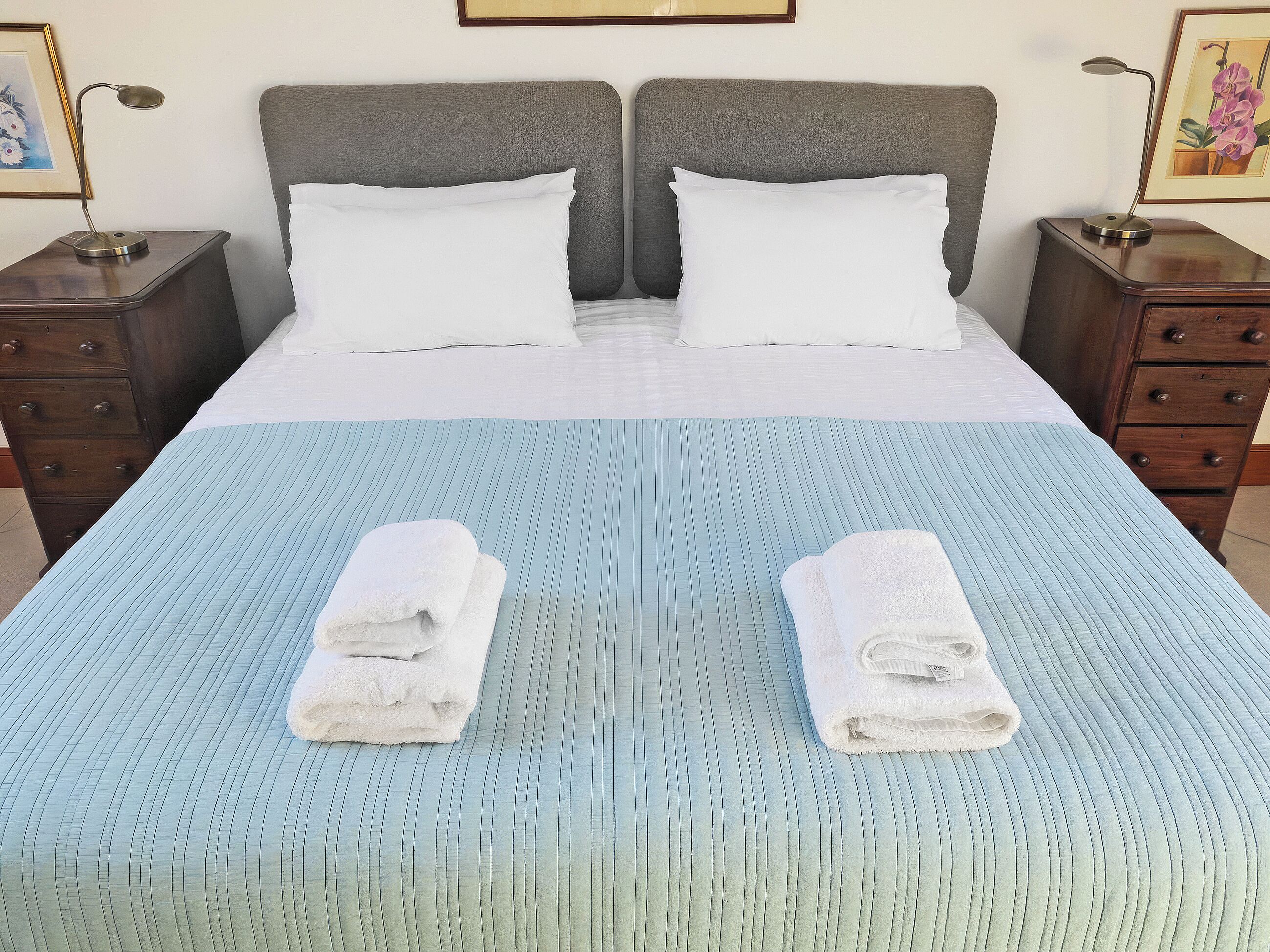 3 عدّة غرف نوم وواي فاي مجانًا وملاءات أسرّة