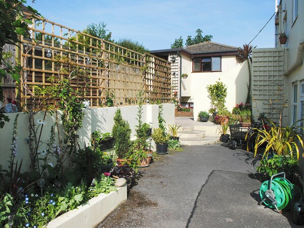 Property grounds - Ashbury Tor - UKC1922 (Maidencombe, near Torquay)