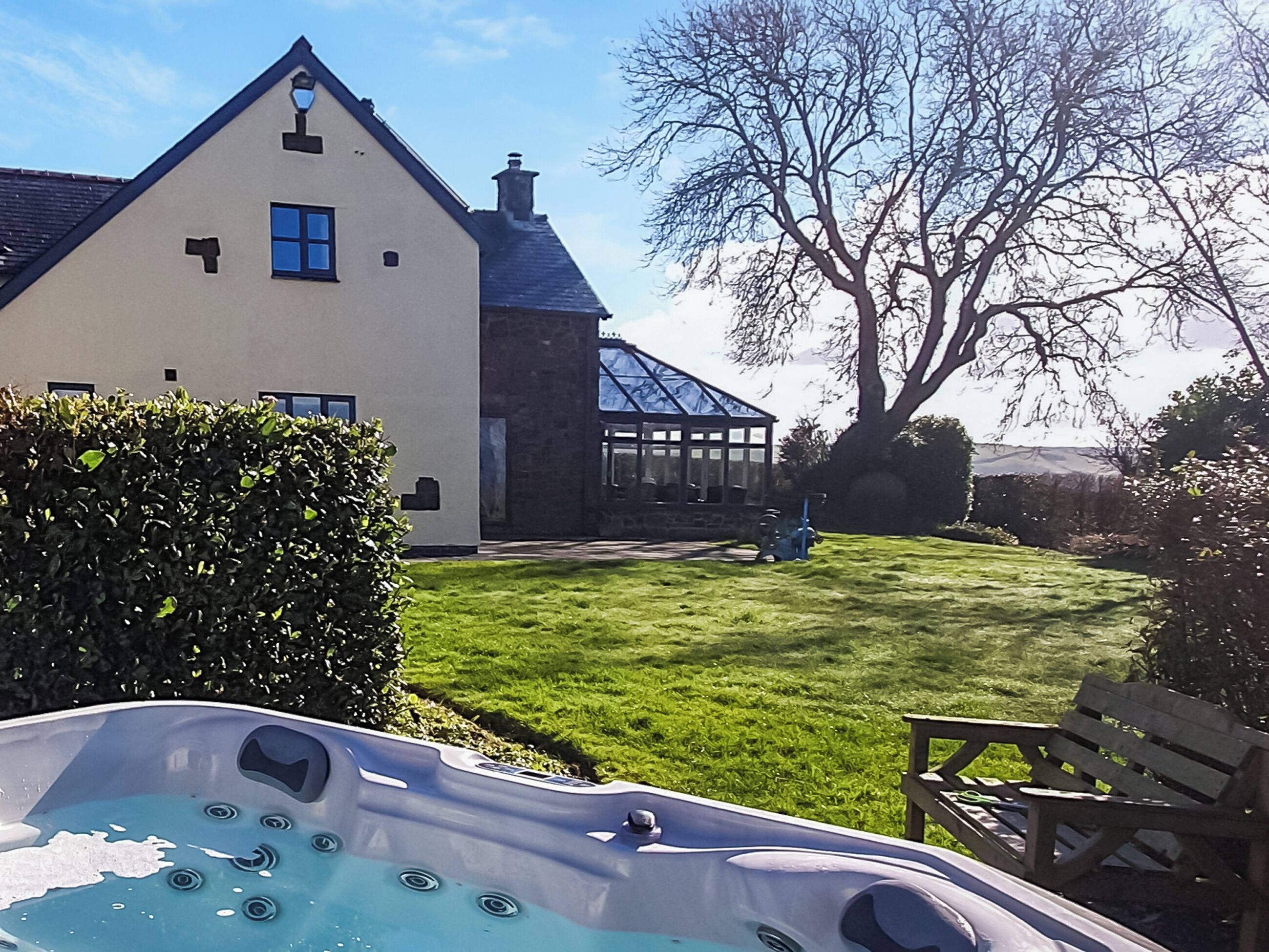 Outdoor spa tub