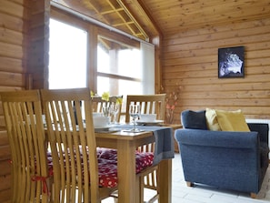 Dining - 2 bedroom accommodation in Staffin (Staffin)