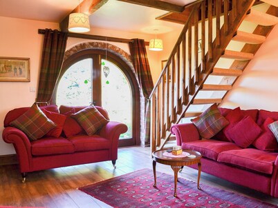 3 bedroom accommodation in Laytham, near York