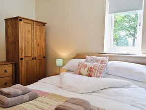 5 bedrooms, free WiFi, bed sheets