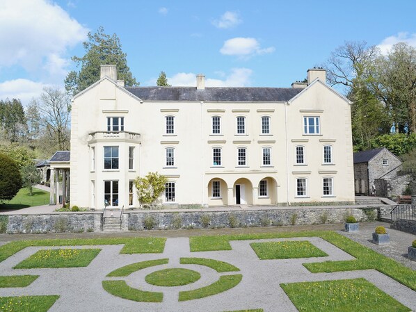 Exterior - 2 bedroom accommodation in Red Roses, near Tenby (Red Roses, near Tenby)