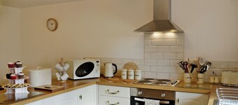 2 bedroom accommodation in Rhos, near Pontardawe