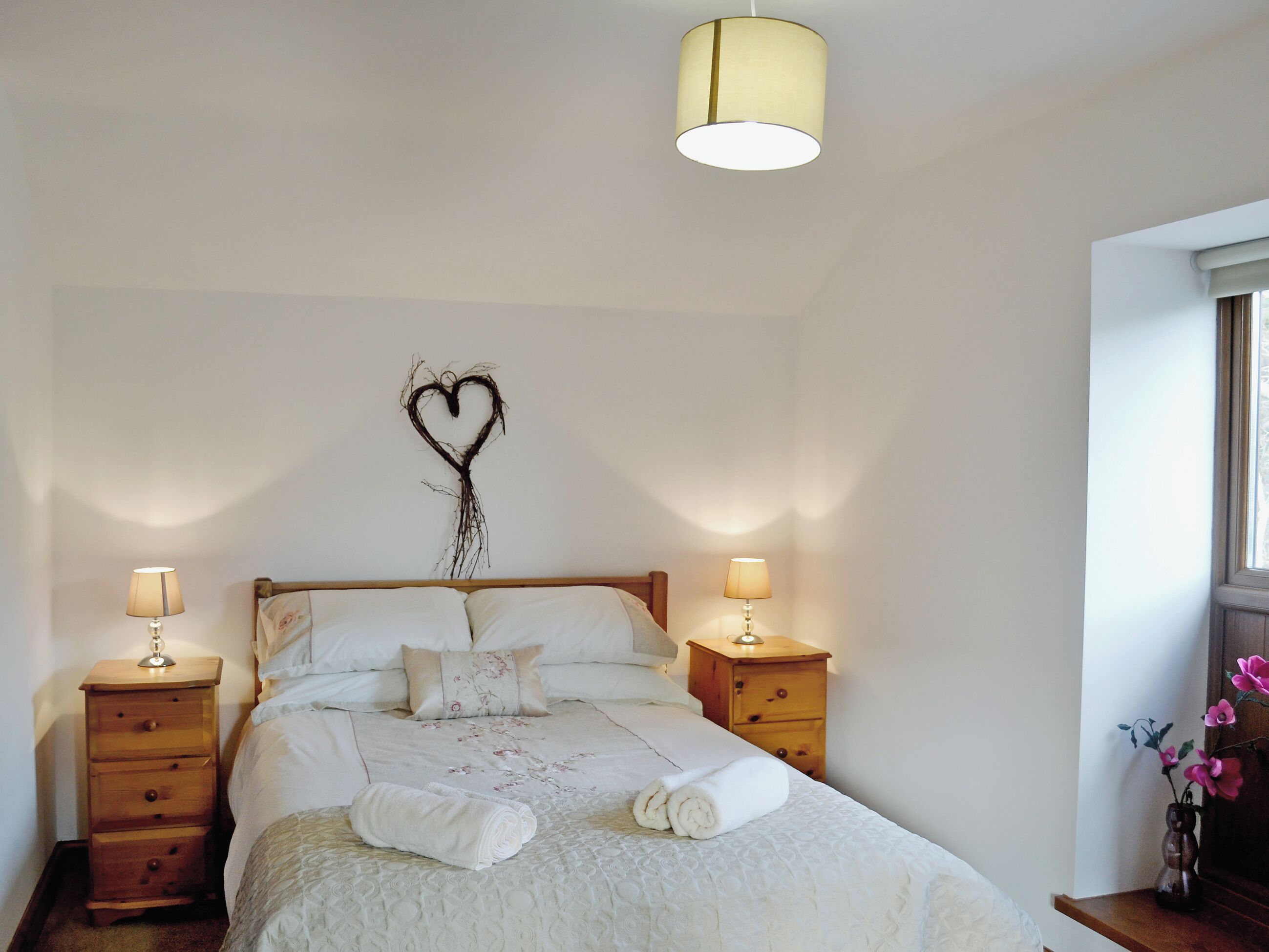 2 bedrooms, WiFi (free), bed sheets