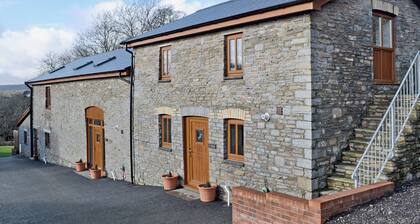 2 bedroom accommodation in Rhos, near Pontardawe