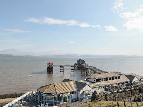 2 bedroom accommodation in Rhos, near Pontardawe