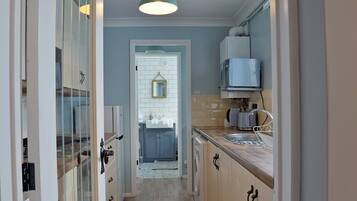 Dishwasher, cookware/dishes/utensils