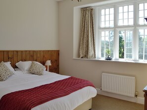 5 bedrooms, free WiFi, bed sheets - 5 bedroom accommodation in Glanvilles Wootton, near Sherborne (Glanvilles Wootton, near Sherborne)